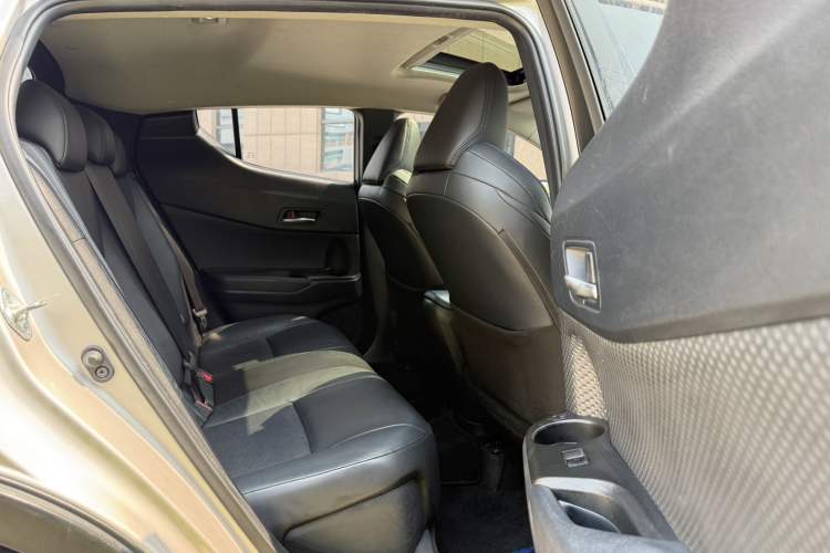 Used Toyota C-HR 2021 2.0L Luxury Edition Interior 7