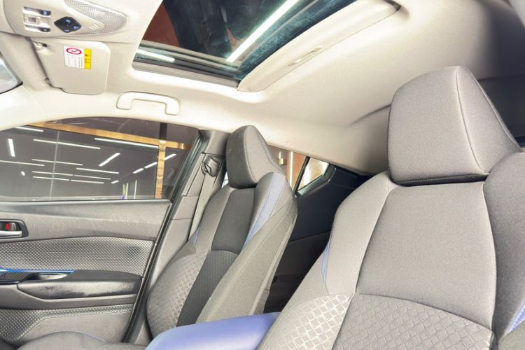 Used Toyota C-HR 2021 2.0L Comfort Edition Interior 8