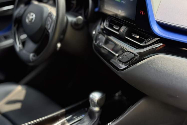 Used Toyota C-HR 2021 2.0L Luxury Edition Interior 9