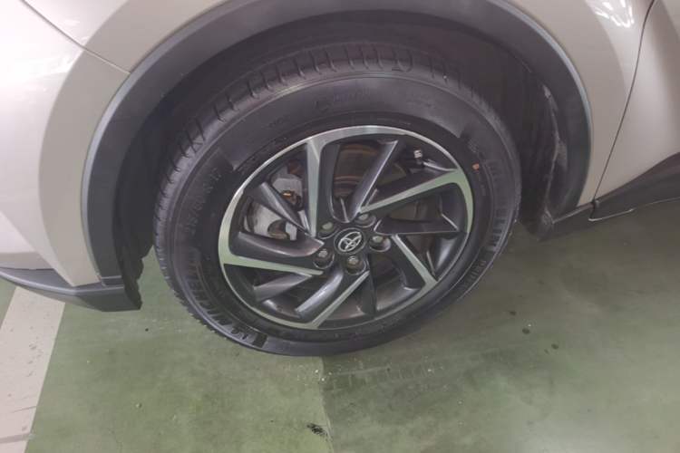 Used Toyota C-HR 2021 2.0L Luxury Edition Left Front Wheel Hub