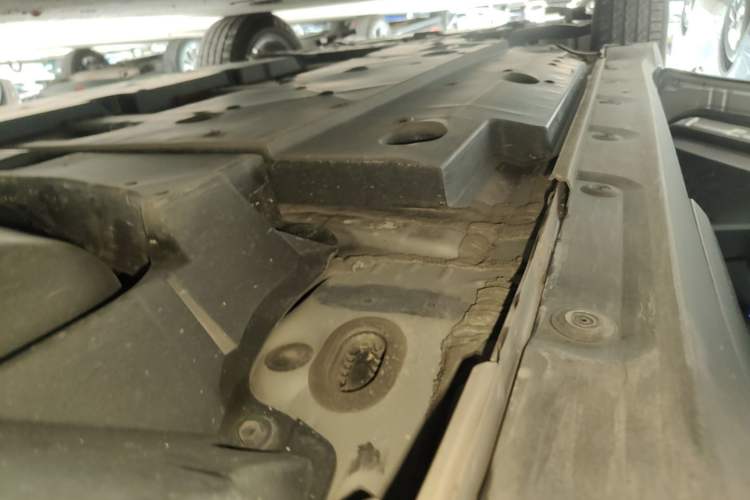 Used Toyota C-HR 2021 Dual-Motor 2.0L E-CVT Luxury Edition Left Side Sill