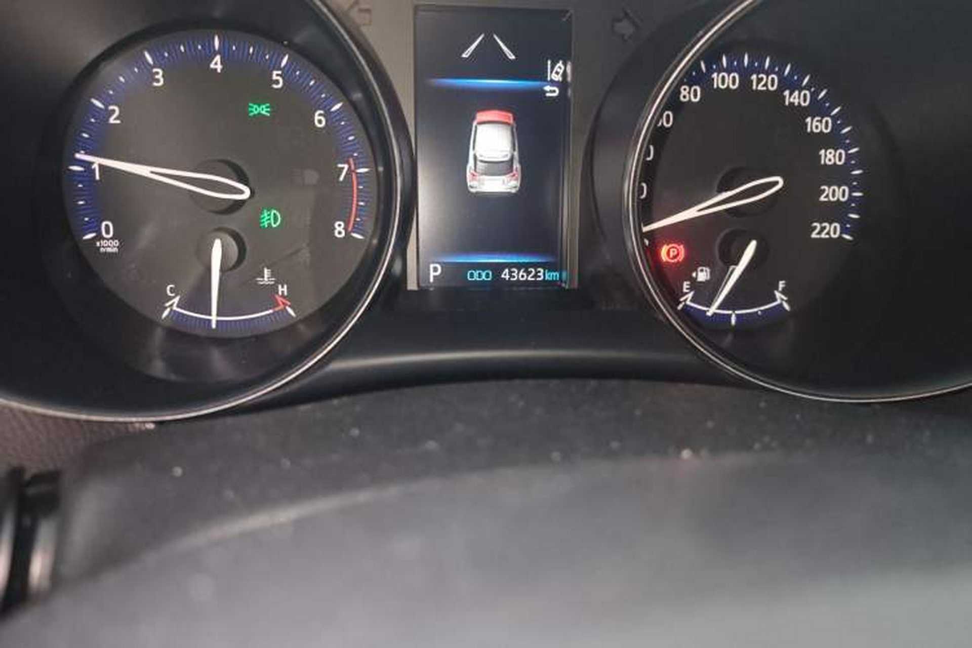 Used Toyota C-HR 2021 2.0L Luxury Edition Odometer Close Up