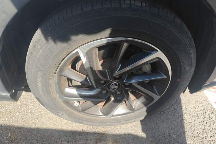 Used Toyota C-HR 2021 2.0L Luxury Edition Right Front Wheel Hub
