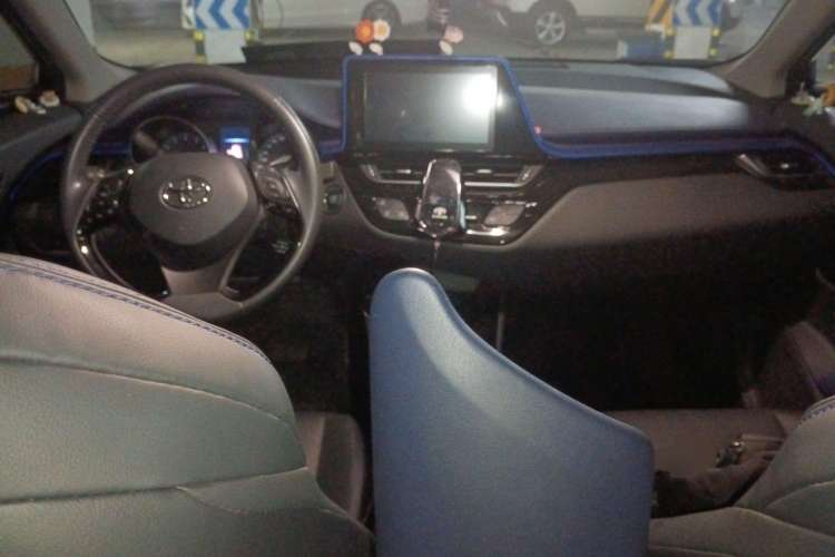 Used Toyota C-HR 2021 2.0L Luxury Edition Center Console