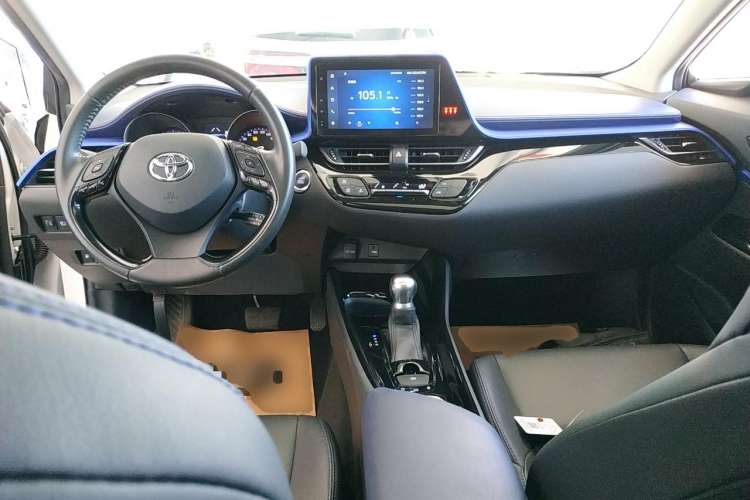 Used Toyota C-HR 2021 2.0L Luxury Edition Center Console
