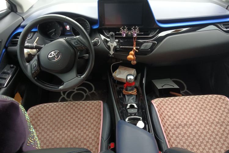 Used Toyota C-HR 2021 2.0L Luxury Edition Center Console