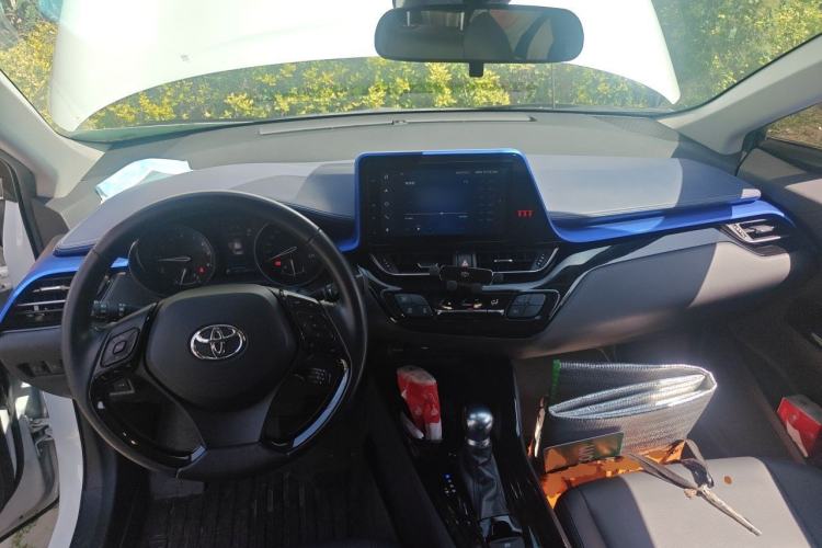 Used Toyota C-HR 2021 2.0L Luxury Edition Center Console