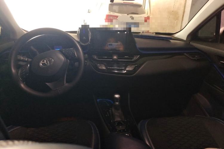 Used Toyota C-HR 2021 2.0L Luxury Edition Center Console