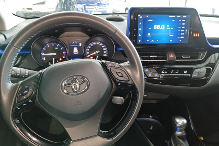 Used Toyota C-HR 2021 2.0L Luxury Edition Center Console