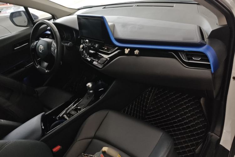 Used Toyota C-HR 2021 2.0L Luxury Edition Center Console