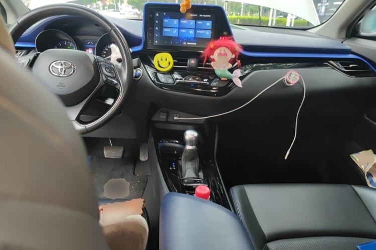 Used Toyota C-HR 2021 2.0L Luxury Edition Center Console