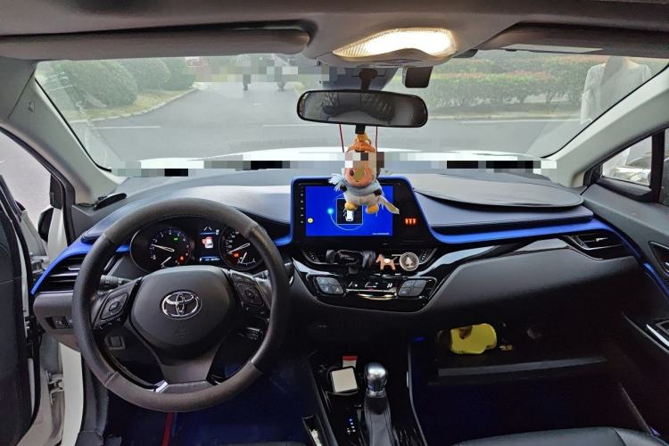 Used Toyota C-HR 2021 2.0L Luxury Edition Center Console