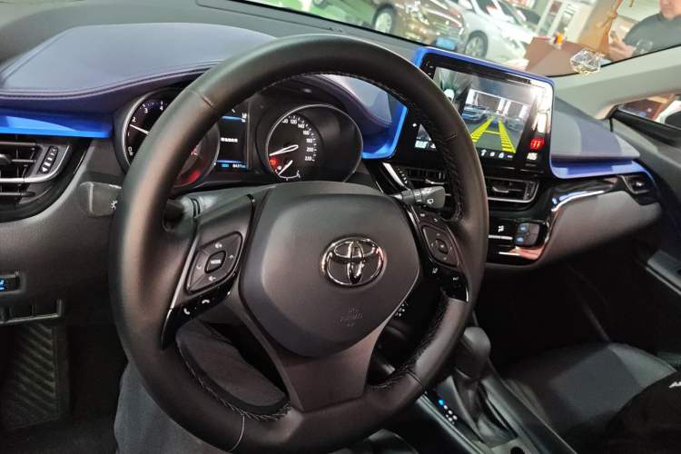 Used Toyota C-HR 2021 2.0L Comfort Edition Center Console