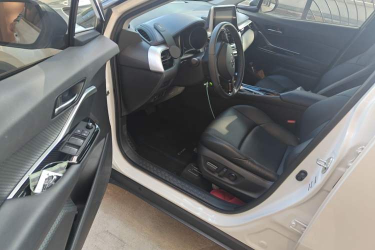 Used Toyota C-HR 2021 2.0L Luxury Edition Driver Seat