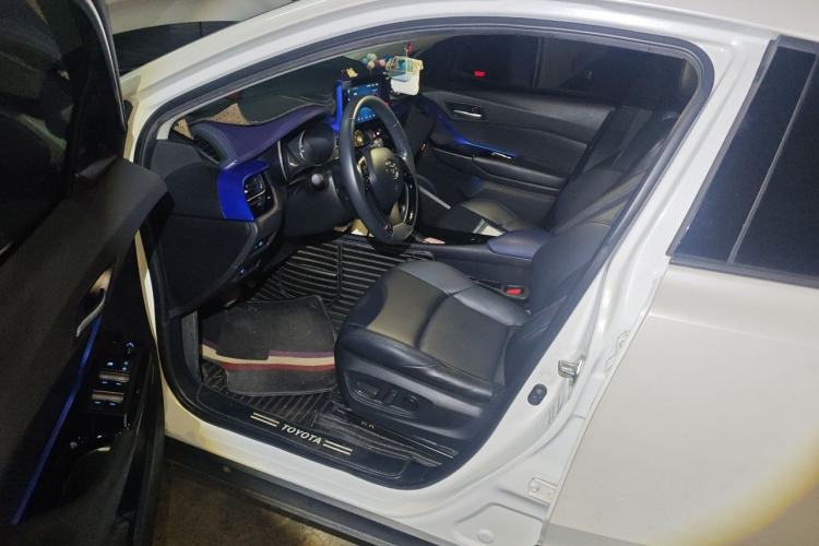 Used Toyota C-HR 2021 2.0L Luxury Edition Driver Seat