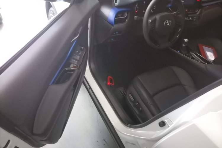 Used Toyota C-HR 2021 2.0L Luxury Edition Driver Seat
