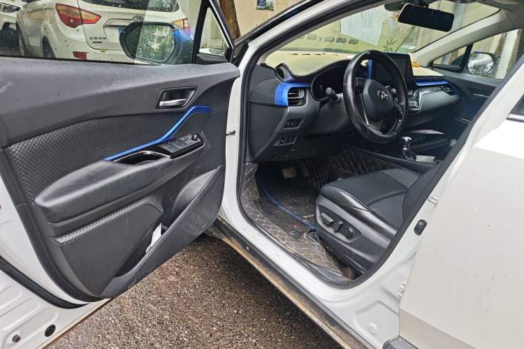 Used Toyota C-HR 2021 Dual-Motor 2.0L E-CVT Luxury Edition Driver Seat