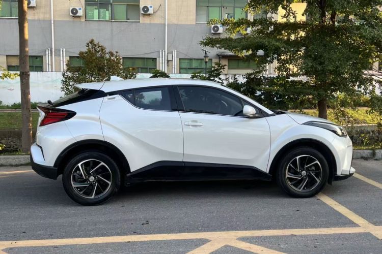 Used Toyota C-HR 2021 2.0L Luxury Edition Exterior 2