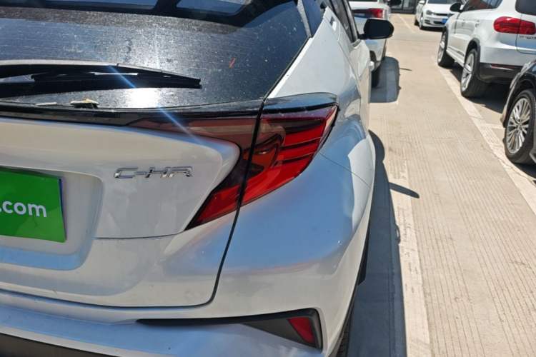 Used Toyota C-HR 2021 2.0L Luxury Edition Exterior 3
