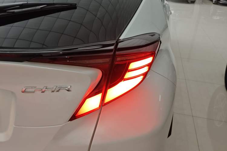 Used Toyota C-HR 2021 2.0L Luxury Edition Exterior 3