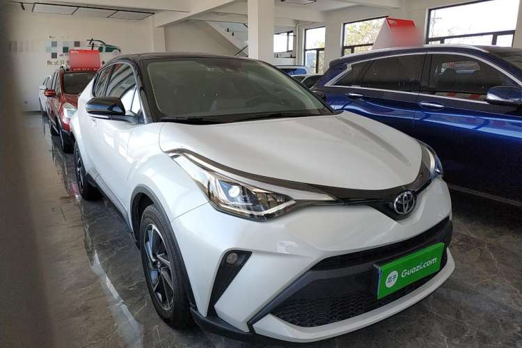 Used Toyota C-HR 2021 2.0L Luxury Edition Front Right 45 Deg
