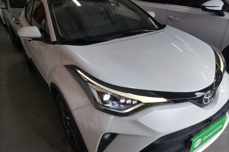 Used Toyota C-HR 2021 2.0L Luxury Edition Front Right 45 Deg