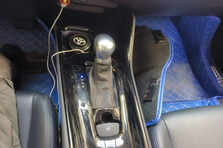 Used Toyota C-HR 2021 Dual-Motor 2.0L E-CVT Luxury Edition Gear Lever