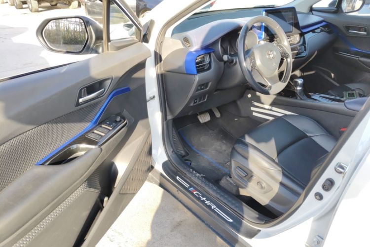 Used Toyota C-HR 2021 2.0L Luxury Edition Interior 2