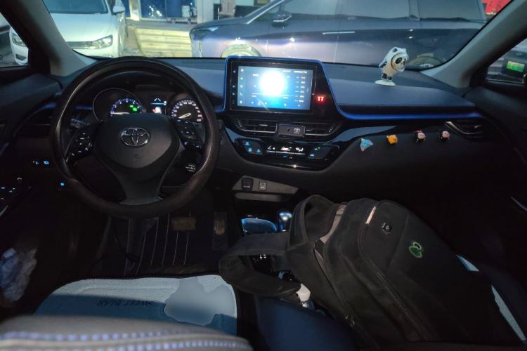 Used Toyota C-HR 2021 2.0L Luxury Edition Interior 2