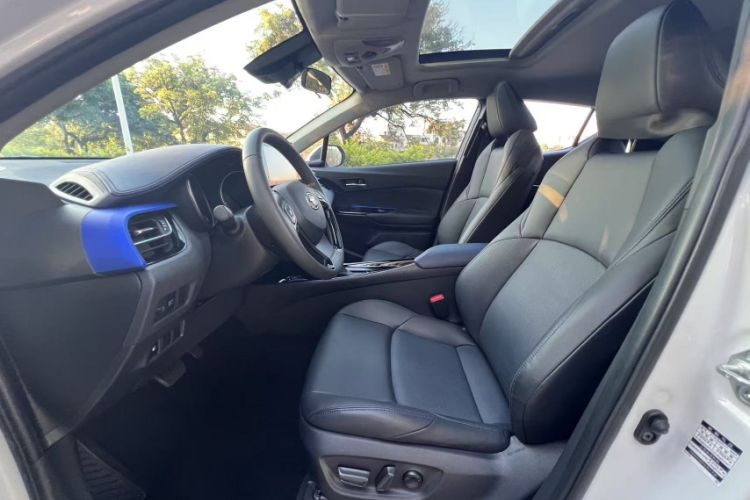 Used Toyota C-HR 2021 2.0L Luxury Edition Interior 2