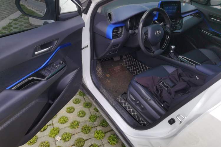 Used Toyota C-HR 2021 2.0L Luxury Edition Interior 3