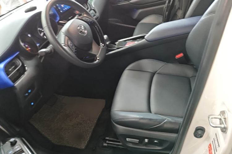 Used Toyota C-HR 2021 2.0L Luxury Edition Left Front Seat
