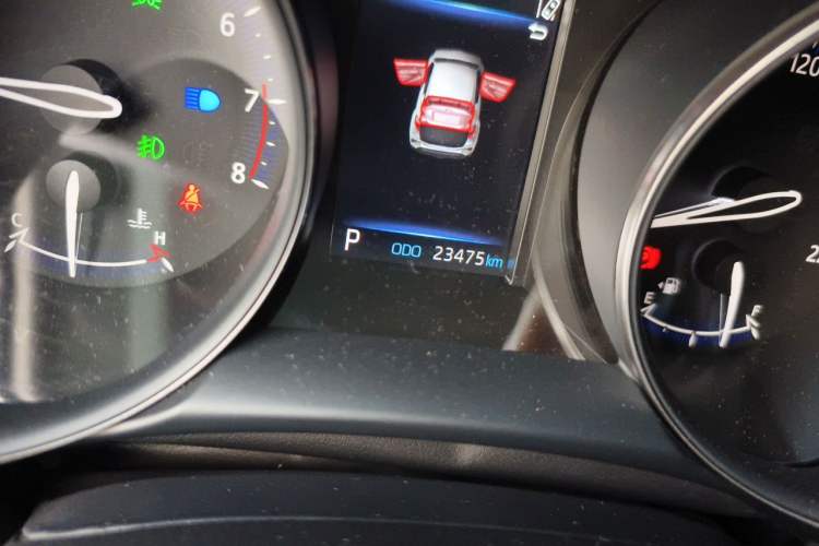 Used Toyota C-HR 2021 2.0L Luxury Edition Odometer Close Up