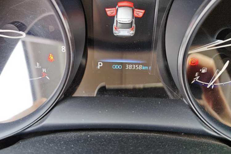 Used Toyota C-HR 2021 2.0L Comfort Edition Odometer Close Up