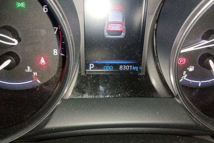 Used Toyota C-HR 2021 2.0L Luxury Edition Odometer Close Up