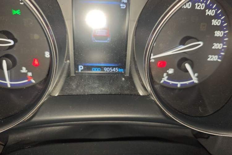 Used Toyota C-HR 2021 2.0L Luxury Edition Odometer Close Up