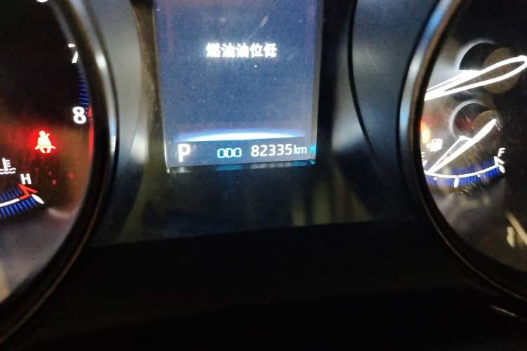 Used Toyota C-HR 2021 2.0L Luxury Edition Odometer Close Up
