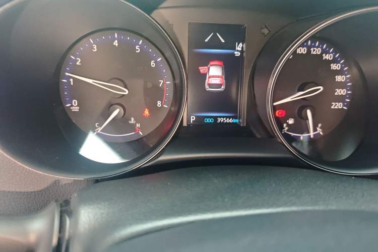 Used Toyota C-HR 2021 2.0L Comfort Edition Odometer Close Up