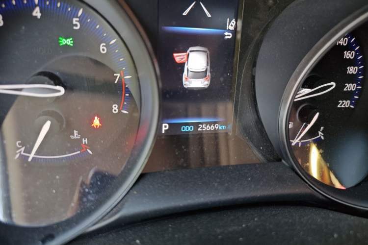 Used Toyota C-HR 2021 2.0L Comfort Edition Odometer Close Up