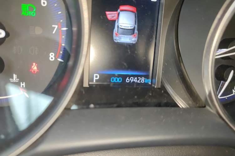 Used Toyota C-HR 2021 2.0L Luxury Edition Odometer Close Up