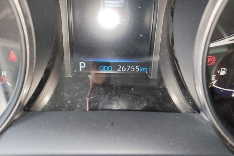 Used Toyota C-HR 2021 2.0L Luxury Edition Odometer Close Up