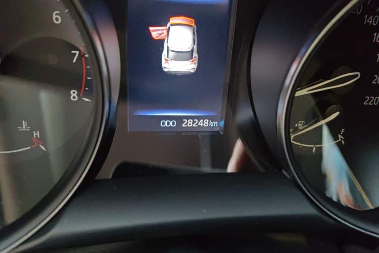 Used Toyota C-HR 2021 2.0L Luxury Edition Odometer Close Up