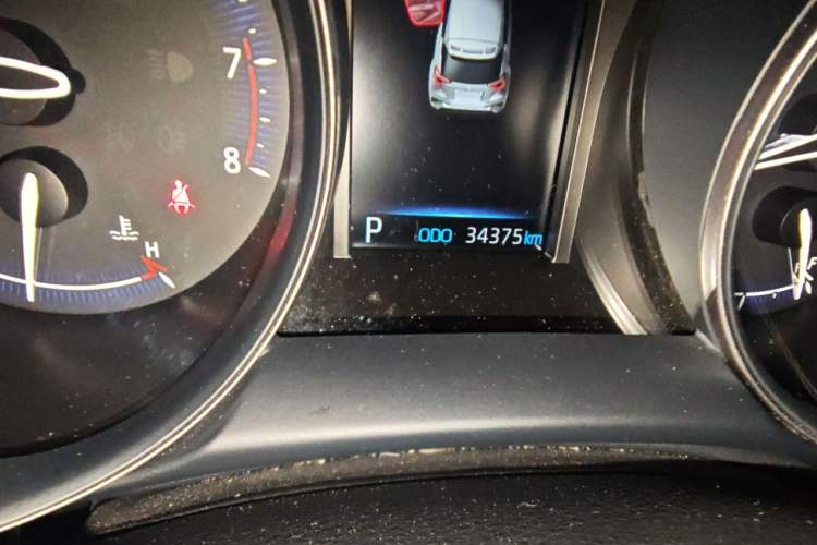Used Toyota C-HR 2021 2.0L Comfort Edition Odometer Close Up