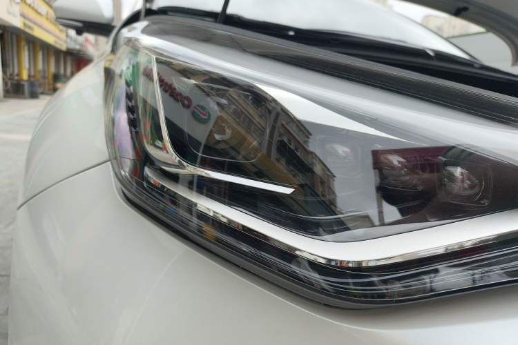 Used Toyota C-HR 2021 2.0L Luxury Edition Right Front Headlight