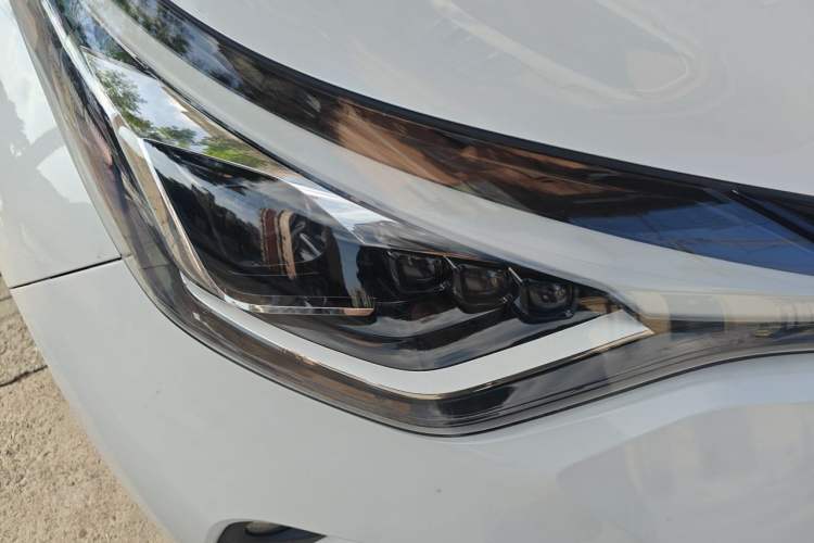 Used Toyota C-HR 2021 2.0L Luxury Edition Right Front Headlight