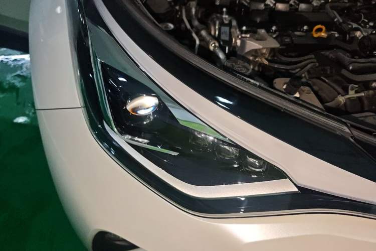 Used Toyota C-HR 2021 2.0L Comfort Edition Right Front Headlight