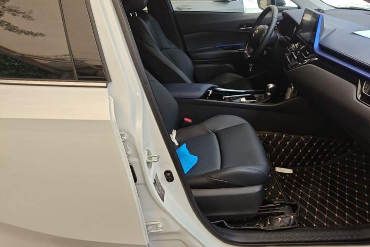 Used Toyota C-HR 2021 2.0L Luxury Edition Right Front Seat