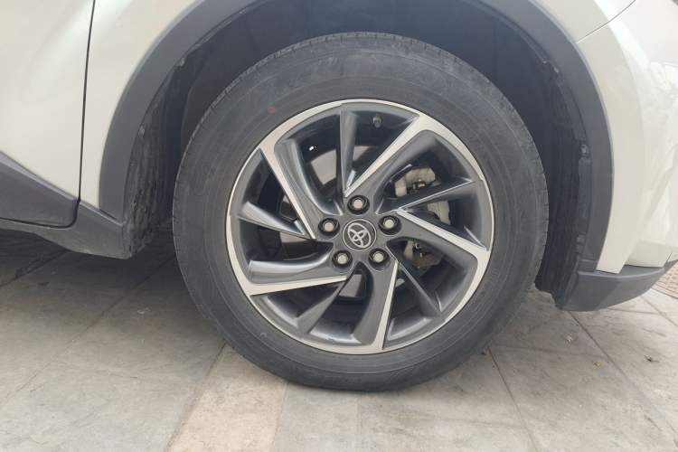 Used Toyota C-HR 2021 2.0L Luxury Edition Right Front Wheel Hub