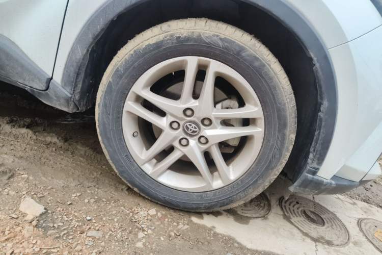 Used Toyota C-HR 2021 2.0L Comfort Edition Right Front Wheel Hub