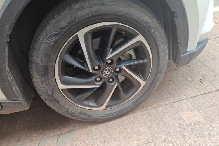 Used Toyota C-HR 2021 2.0L Luxury Edition Right Front Wheel Hub